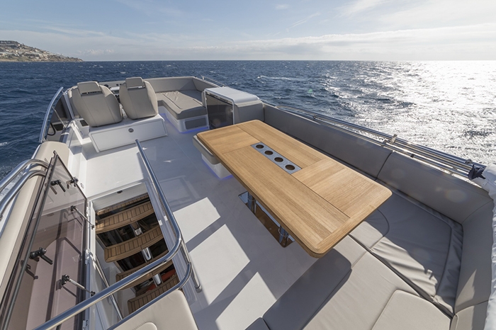 gafencu_new_luxury_motor_yacht_release_2021_fairline_Squadron-53 (5) Image