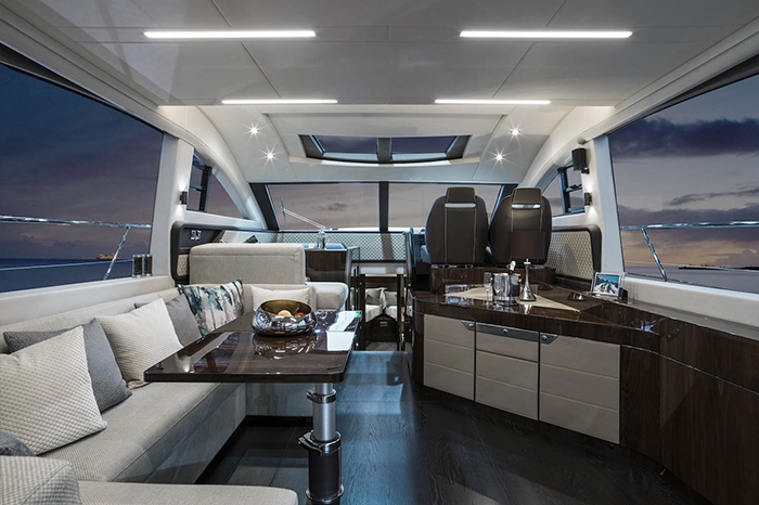 gafencu_new_luxury_motor_yacht_release_2021_fairline_Squadron-53 (6) Image