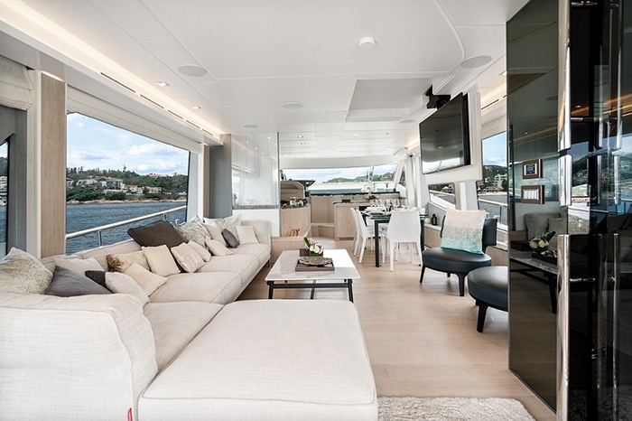 gafencu_new_luxury_motor_yacht_release_2021_monte_carlo_yachts_mcy-76-skylounge (2) Image